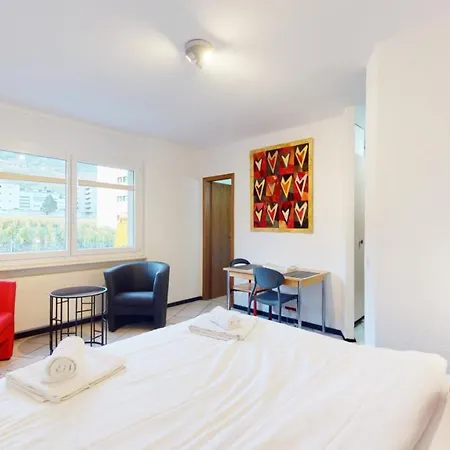 Spacious In A Area In Apartment